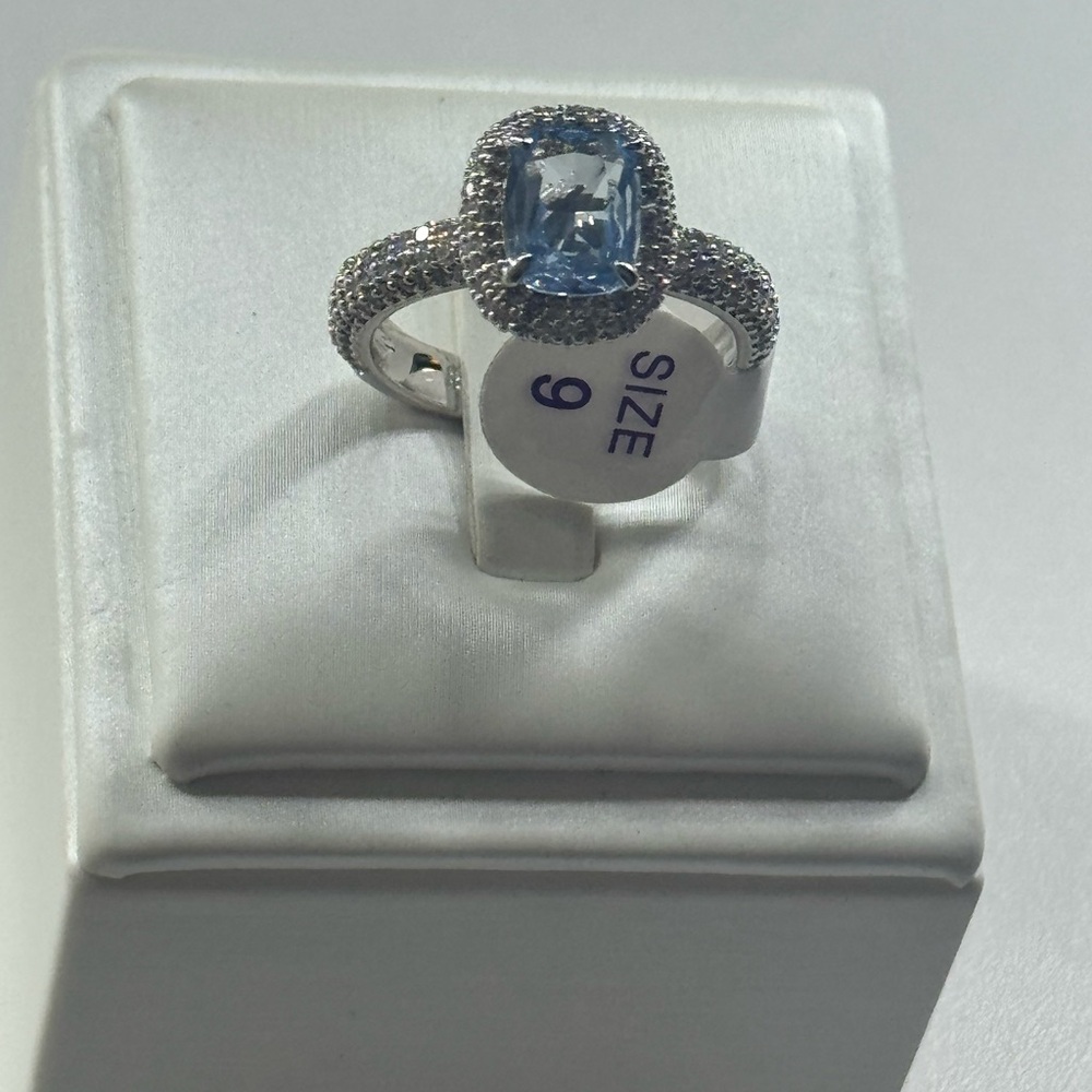 Elegant Silver and Blue Gemstone Ring